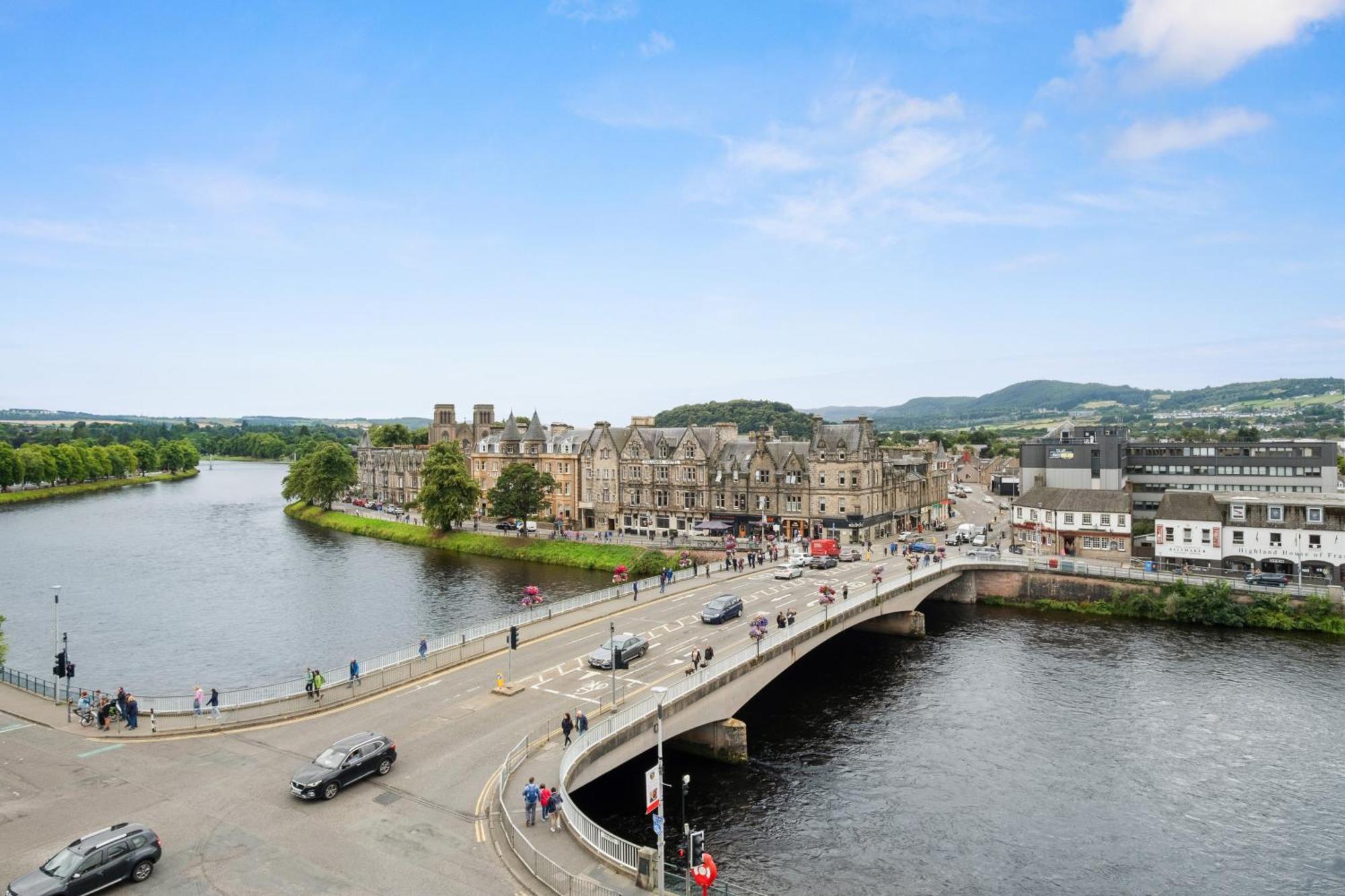 By The Bridge By Toppo Inverness Exteriör bild